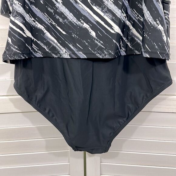 Bryon Blue Swimsuit Size 10 One Piece Underwire EUC - Picture 9 of 14